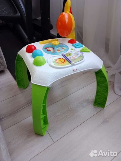 Развивающая игрушка столик fisher price