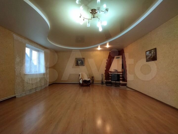 Дом 198 м² на участке 12 сот.