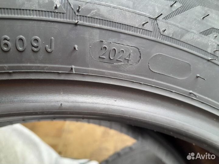 Ikon Tyres Nordman 7 SUV 215/55 R18 99T