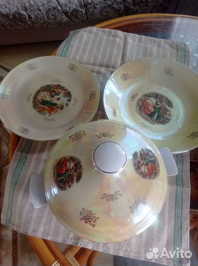 Супница и два больших блюда. Мадонна гдр
