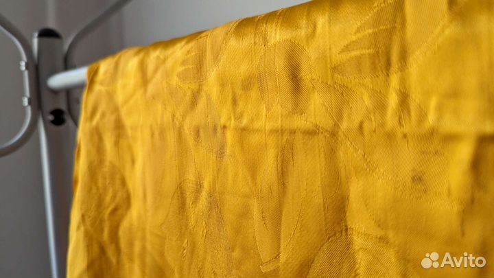 Шторы золотые с орнаментом