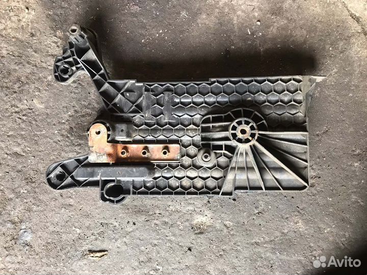 Площадка под аккумулятор Skoda Octavia A7