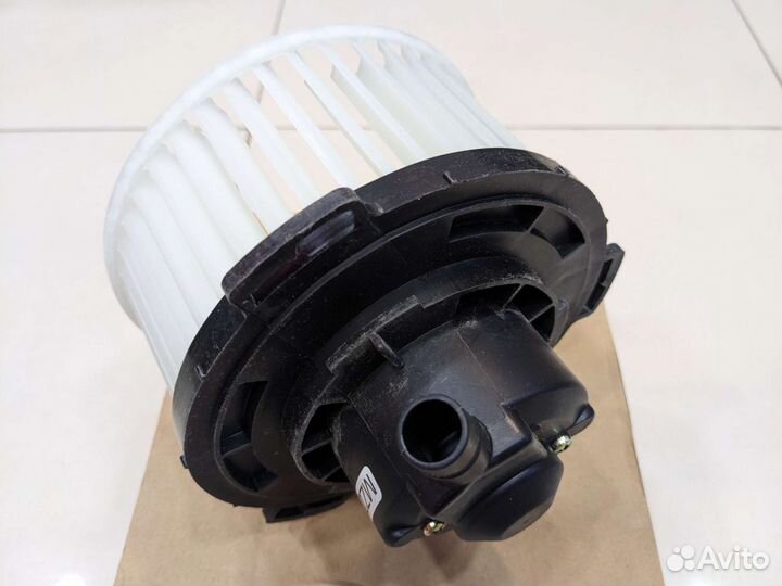 Мотор отопителя mazda 3 BK (03)