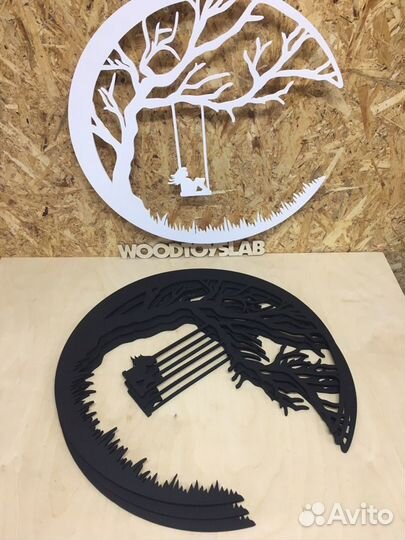 Панно Девочка на качелях