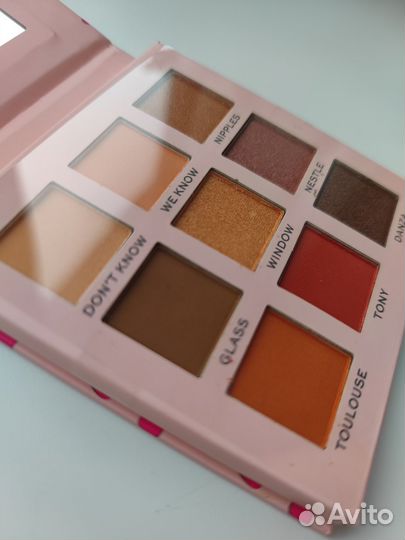 Палетка теней Revolution новая