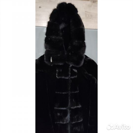 Шуба с капюшоном,мутон+норка 46-48,2015г
