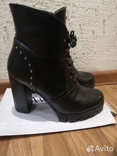 Ботинки женские 39 размер
