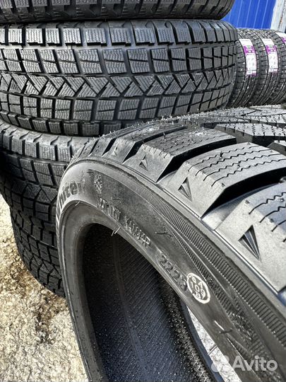 Tri Ace Snow White II 275/45 R20