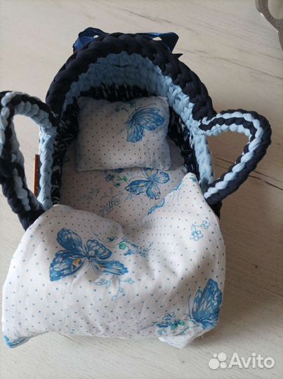 Вязаная люлька для куклы