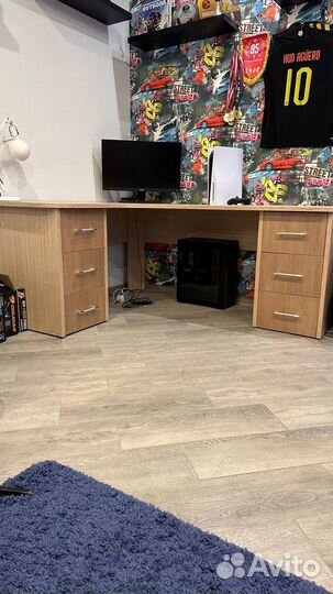 Угловой письменный стол