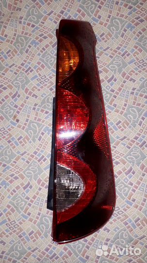 Фонарь задний правый Nissan Note (E11) 06-13