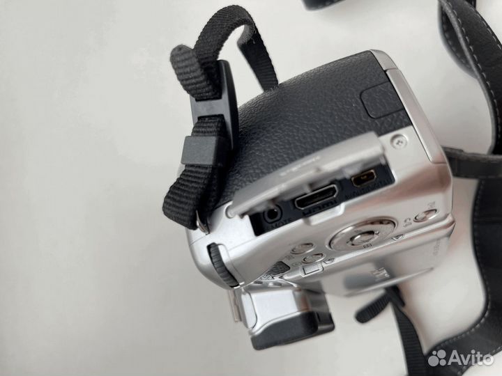 Продам фотоаппарат Panasonic Lumix DMC-G5X