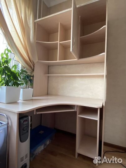 Стол компьютерный/письменный угловой с полкам