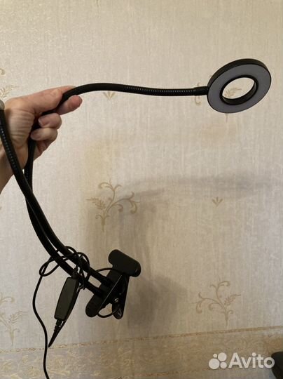 Компьютерная лампа, прекрепляеттся к столу