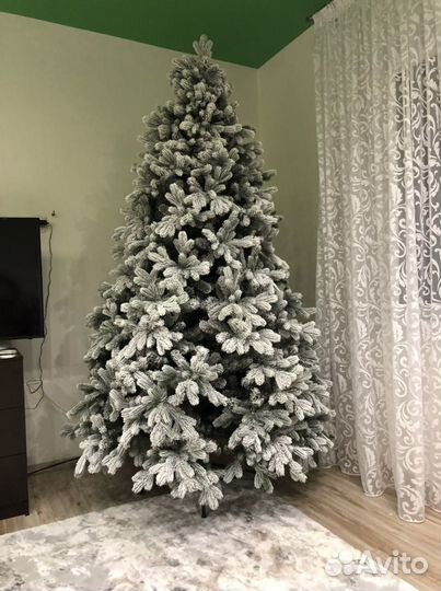 Ель искусственная заснеженная