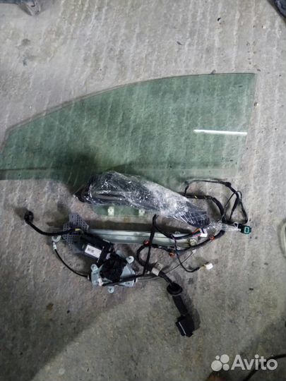 Мотор стеклоподъемника водительской двери Solaris