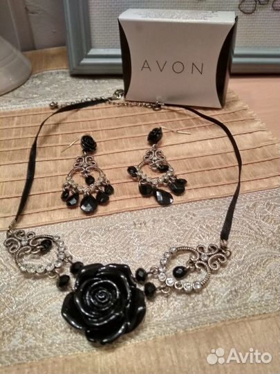 Комплект бижутерии avon (серьги+ожерелье)