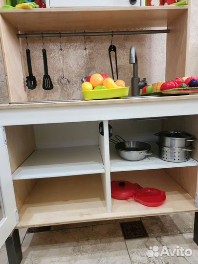 Детская кухня IKEA с посудой