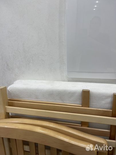 Детская кроватка с маятником