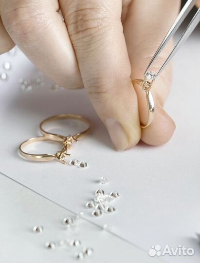 Помолвочное кольцо с бриллиантом 0.3