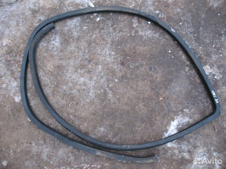 Задний левый уплотнитель Kia Spectra