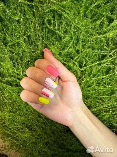 Маникюр педикюр