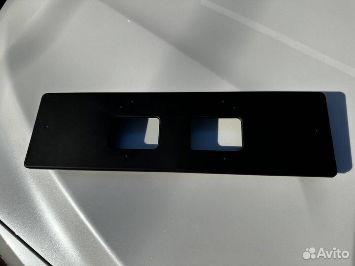 Подиум номерного знака РФ Geely Monjaro Манжаро