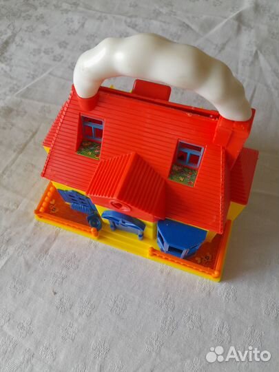 Кукольный домик с мебелью