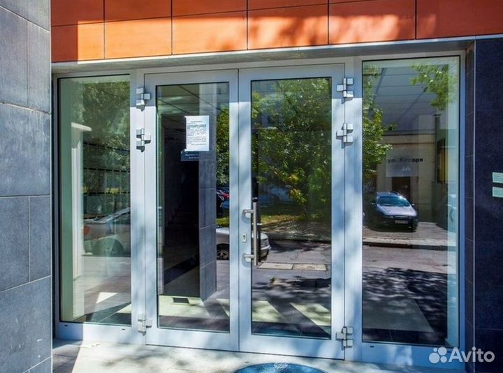 Дверь пластиковая / входная группа