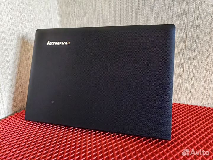 26: Ноутбук Lenovo