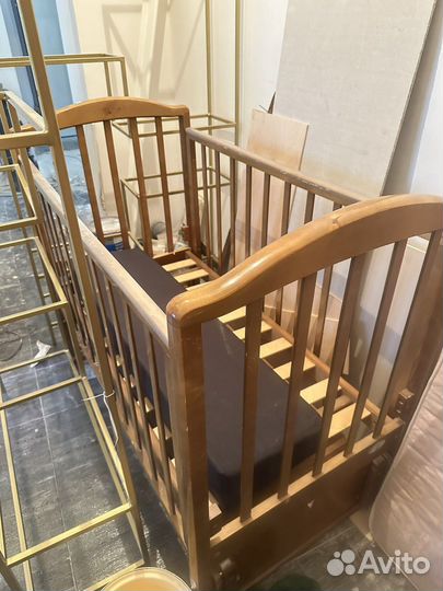 Детская кроватка с маятником и ящиком бу