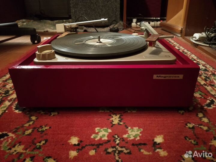 Роликовая виниловая вертушка Magnavox