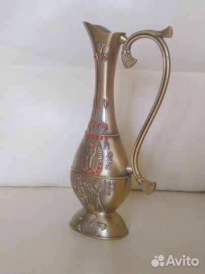 Кувшин с икрустацией из Египта