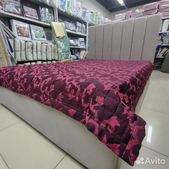 Стеганое велюровые покрывало