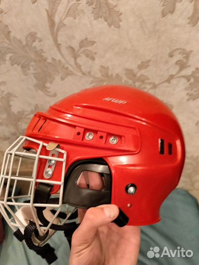 Хоккейный шлем