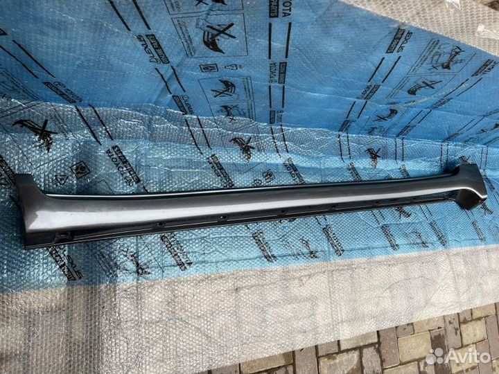 Накладка порога правая Toyota Land Cruiser 200