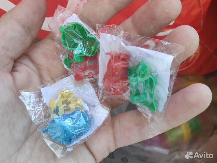 Игрушки в капсулах