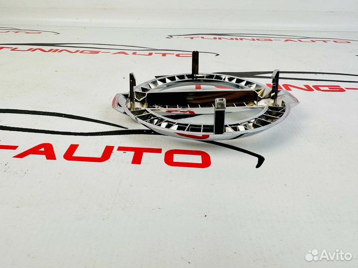 Эмблема в решетку радиатора Nissan Patrol 62 H7455