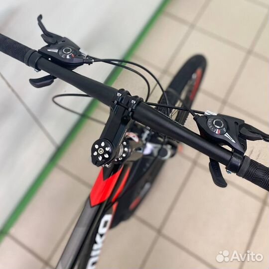 Велосипед горный Черный-красный