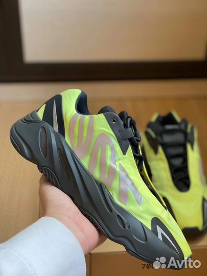 Новый Кроссовки Adidas Yeezy Boost 700 mnvn