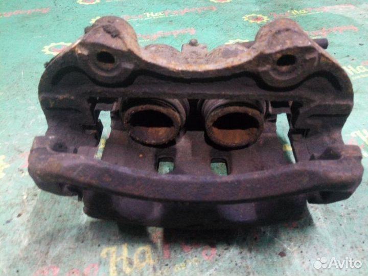 Суппорт передний правый Nissan Maxima A32 седан