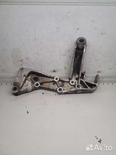 Рычаг подрамника правый Skoda Octavia A5 1Z 2004