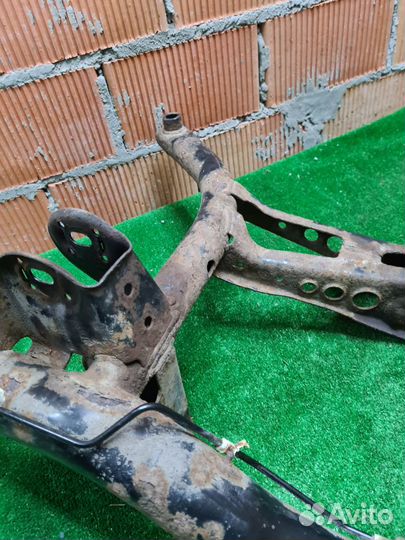 Задний подрамник Skoda Octavia A5