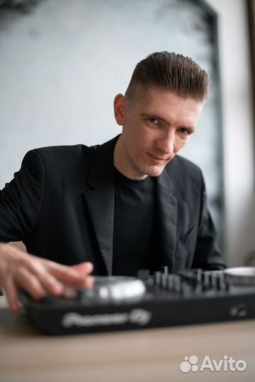 Диджей DJ, Цветомузыка, Дым, Холодные фонтаны