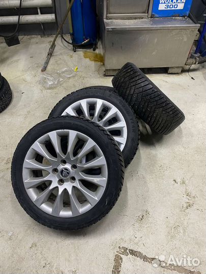 Goodyear UltraGrip 215/50 R17