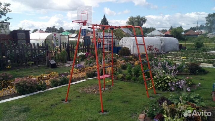 Уличный спортивный комплекс