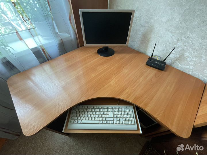 Компьютерный стол