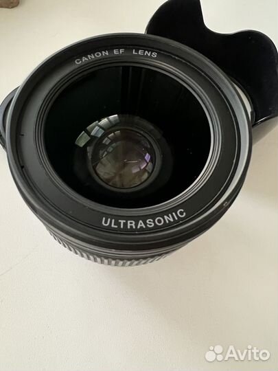 Объектив Canon 35 mm 1.4