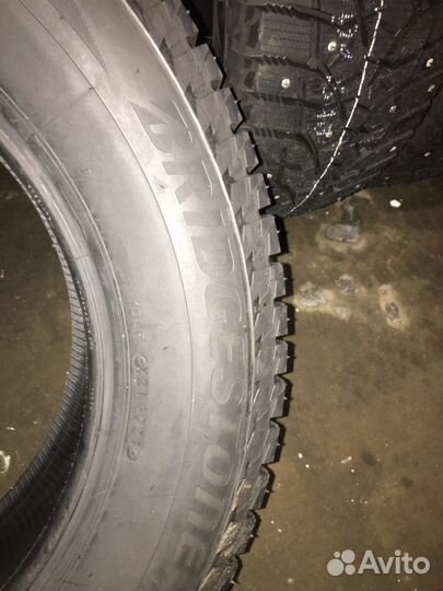 Bridgestone Blizzak Spike-02 21.5/65 R17