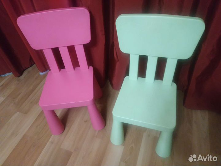 Продаётся стол и два стула маммут